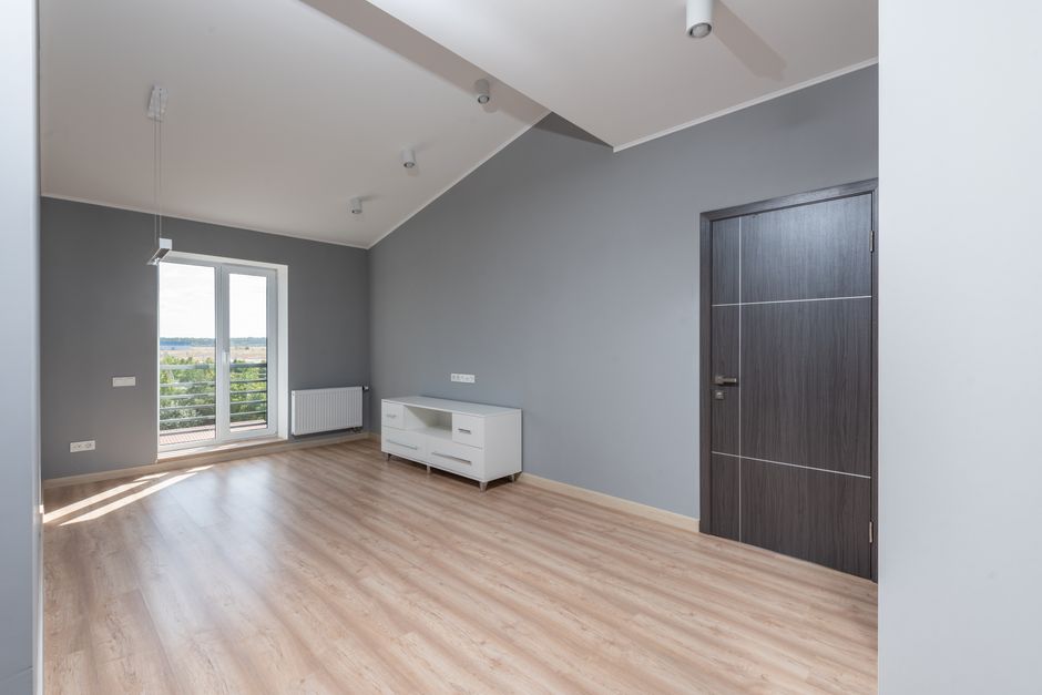 White interior house door cleanly installed